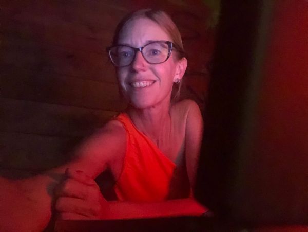 Liane beim Auflegen - Tango DJ Liane beim Auflegen - Tango DJ